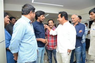 KTR Watching Pelli Choopulu Movie Special Show